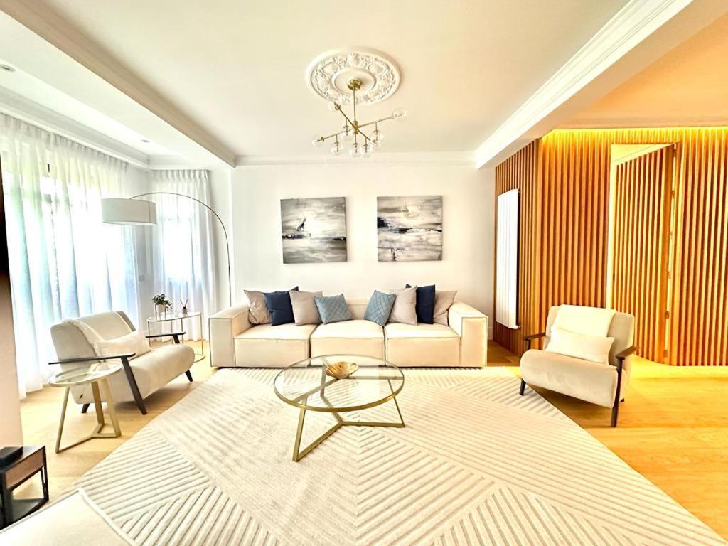 Luxury Flat Rox *